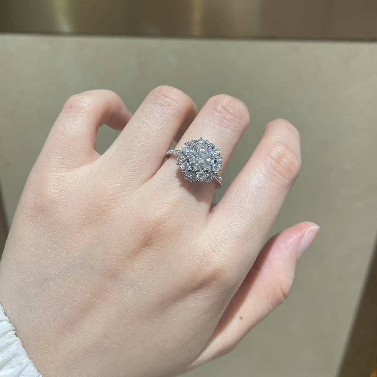 Luxury Snowflake Women's Ring S925 Silver Plated Platinum Customized Selection Main Stone Moissanite Diamond 1.5ct/Secondary Stone High Carbon Diamond